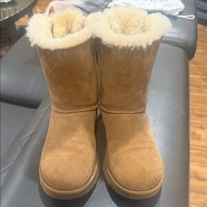 UGG Tan Boots with Shearling and Bows